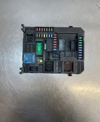 Peugeot 208 I Fuse box set 9678355880