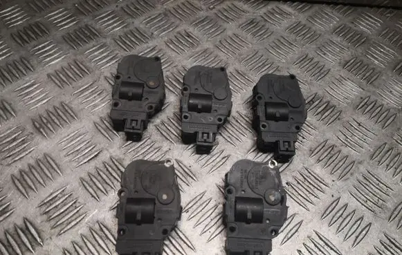 Mercedes-Benz E A207 Intake manifold valve actuator/motor 2219066900 A2219066900