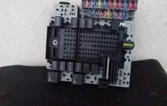 Volvo XC70 Fuse module 30679527