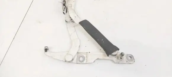 Audi A4 S4 B5 8D Tailgate/trunk/boot hinge 8D5827302