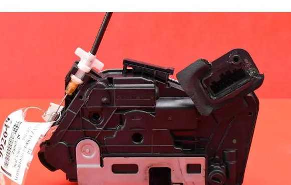 Seat Toledo I (1L) Rear door lock 5E0839016C