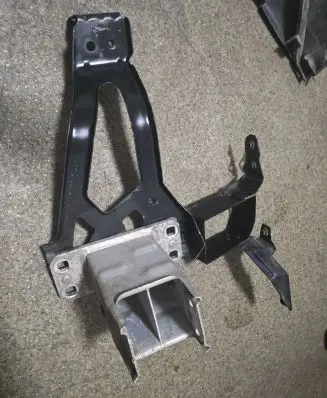 BMW 5 E60 E61 Headlight/headlamp mounting bracket 7033732 70S090 11267310