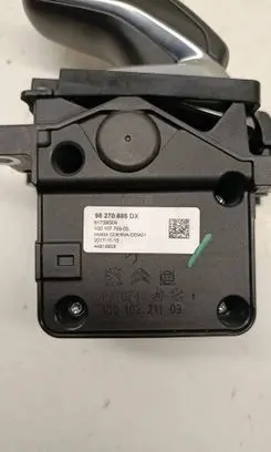 Peugeot 5008 II Gear shifter/selector 98270885DX 10010221103