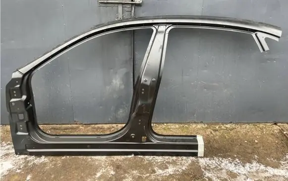 Maserati Quattroporte (B) Pillar trim (exterior) 673000400