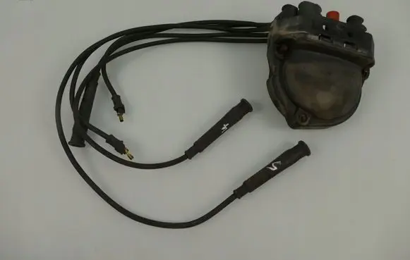 BMW 7 E32 Spark distributor cap 1235522365