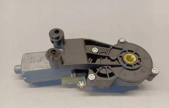 Mercedes-Benz E W212 Seat adjustment motor 0390203324