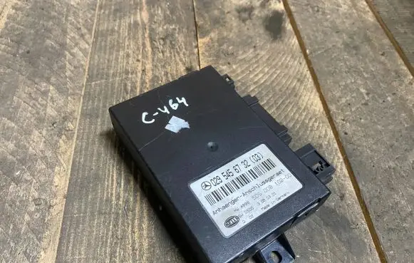 Mercedes-Benz E W211 Tow bar trailer control unit/module A0295456732 0295456732