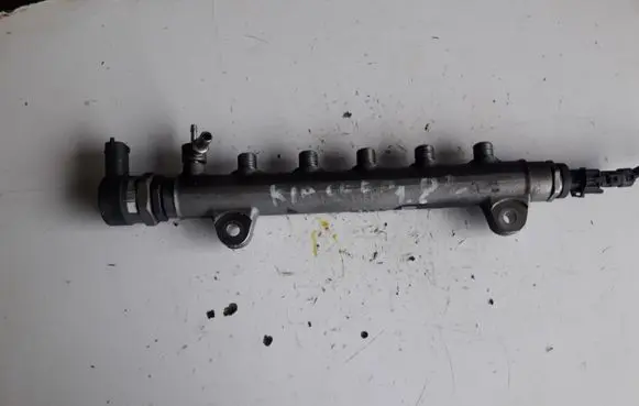 KIA Ceed Fuel distributor 0445214111