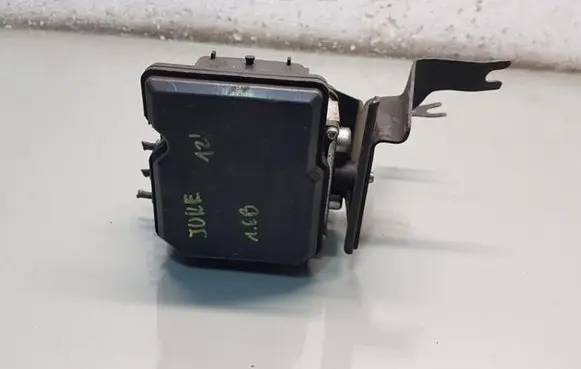 Nissan Juke I F15 ABS Pump