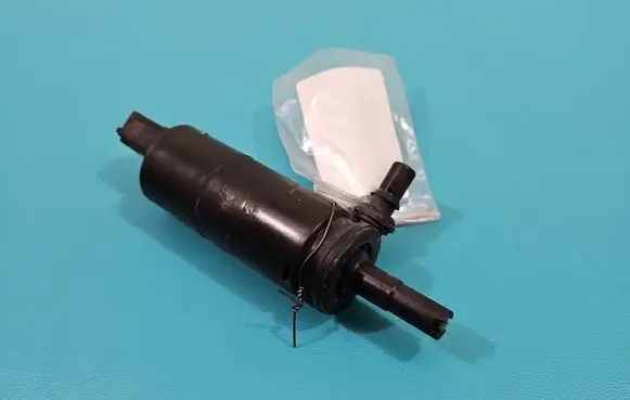 Volkswagen Golf VII Windscreen/windshield washer pump 6R0955681 IMPRK1364149