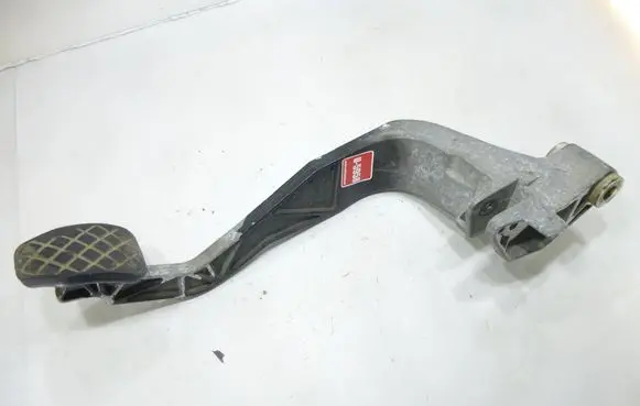 Volkswagen PASSAT B5.5 Clutch pedal 8D1721316G 15958