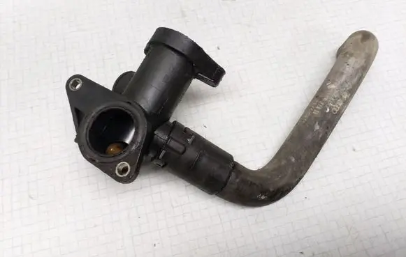 Audi A4 S4 B5 8D Engine coolant pipe/hose