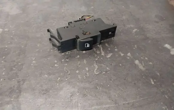 BMW 3 E46 Electric window control switch 8381510 61318381510