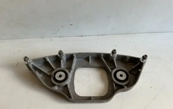 Mercedes-Benz C AMG W205 Engine mounting bracket A2053522301