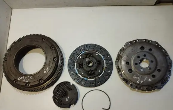 Volkswagen Golf IV Clutch set kit 027105273D