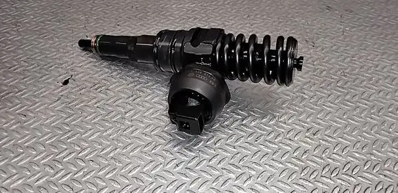 Volkswagen Caddy Fuel injector 038130073AG