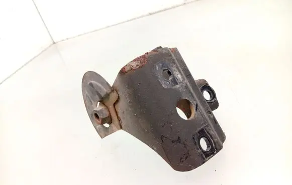 Toyota Avensis T270 Engine mounting bracket 