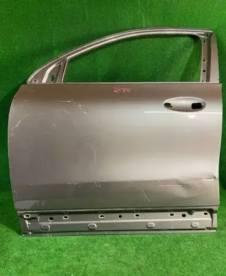 Mercedes-Benz GLA H247 Front door