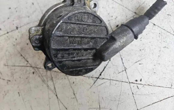 Mercedes-Benz C W203 Vacuum pump A6112300265