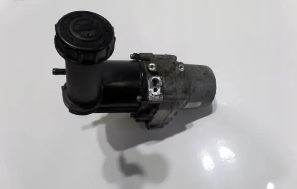 Citroen DS4 Power steering pump mounting bracket 9675674180