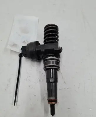 Volkswagen Golf Plus Fuel injector 038130073BN 0414720313