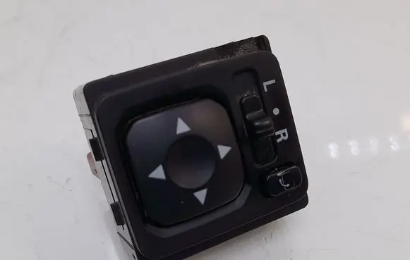 Wing mirror switch