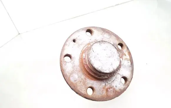 Volkswagen Touran I Rear wheel hub