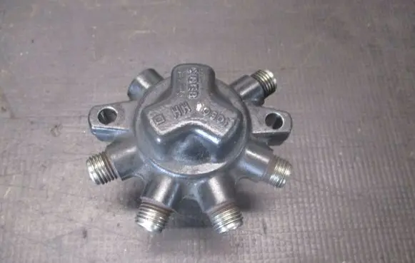 Ford Mondeo MK IV Fuel distributor 