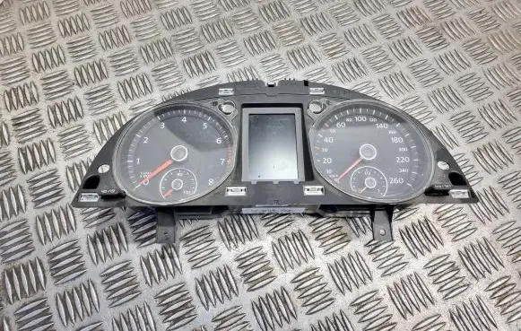 Volkswagen PASSAT B7 Speedometer (instrument cluster) 3AA920870H 022558