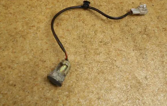 Toyota Land Cruiser (J100) Tailgate/trunk/boot lock/catch/latch 