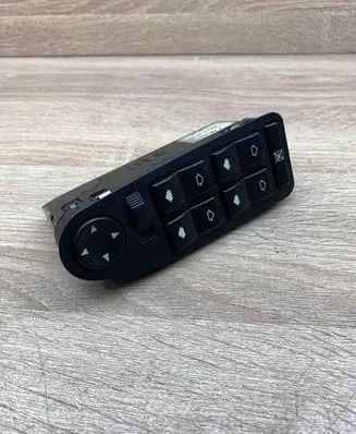 BMW 5 E39 Electric window control switch 8380646