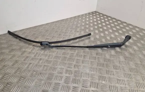 Citroen DS5 Front wiper blade arm 9687216280