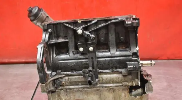 Opel Astra J Engine block 