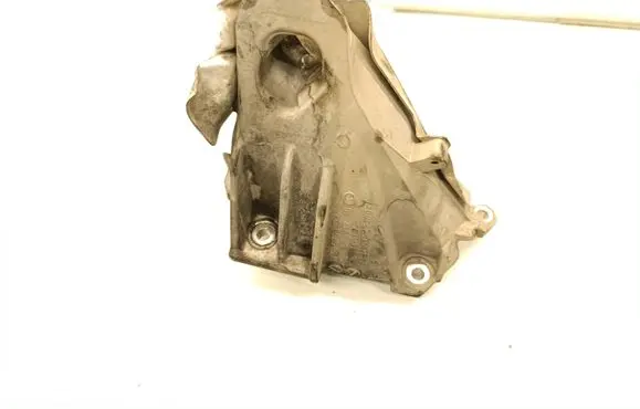 Engine mounting bracket