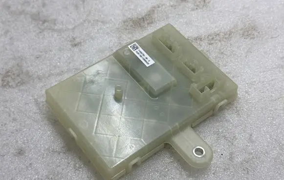 Tesla Model 3 Air suspension control unit module (rear) 109275599D P109275599D