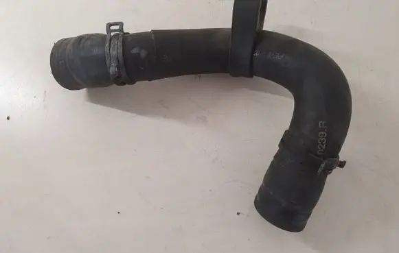 Volkswagen PASSAT B6 Engine coolant pipe/hose