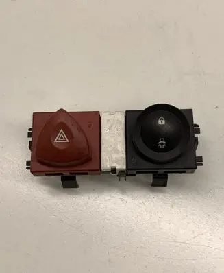 Renault Megane II Hazard light switch 8200095493 8200109723 8200107808