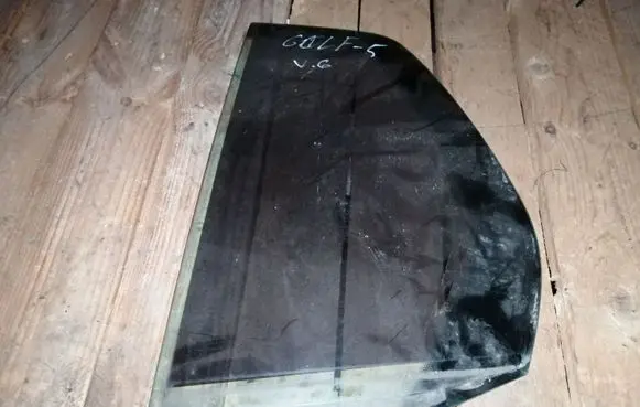 Rear vent window glass