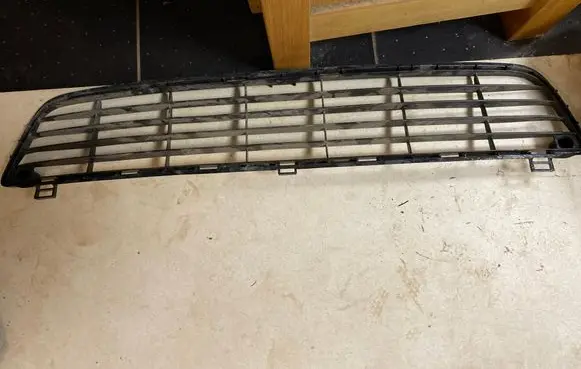 Toyota Hilux (AN10, AN20, AN30) Front bumper lower grill 531120K060