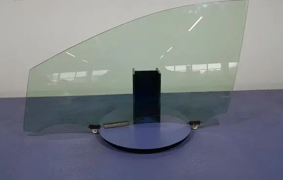 Toyota Prius (NHW20) Front door window glass four-door 