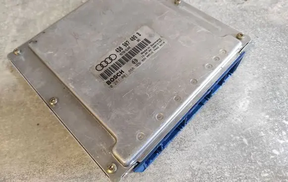 Audi A8 S8 D2 4D Engine control unit/module 4D0907409B 0281001868