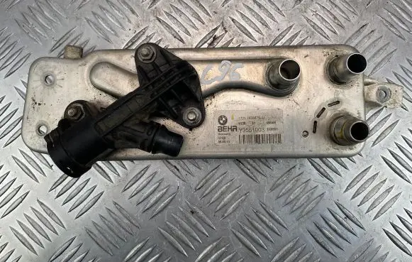 Engine oil radiator