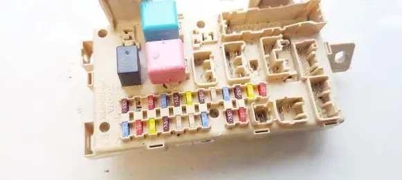 Toyota Avensis T250 Fuse box set 8264105030a 82641-05030-a