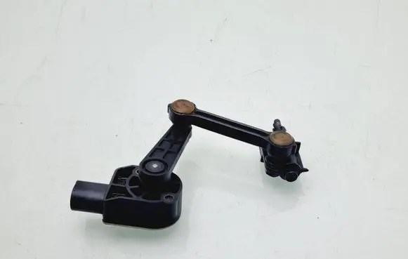 Headlight/headlamp level sensor