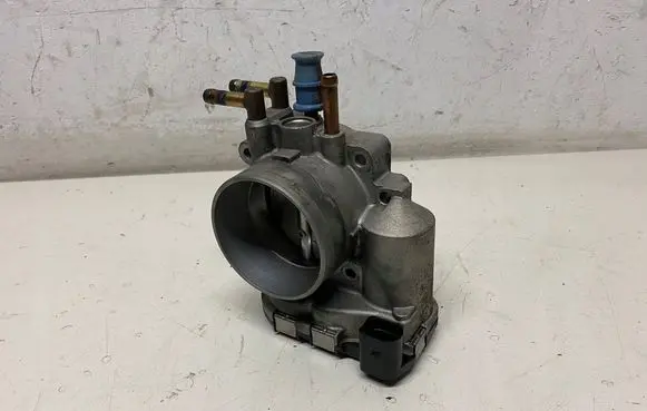 Audi A6 S6 C5 4B Throttle valve 078133062B