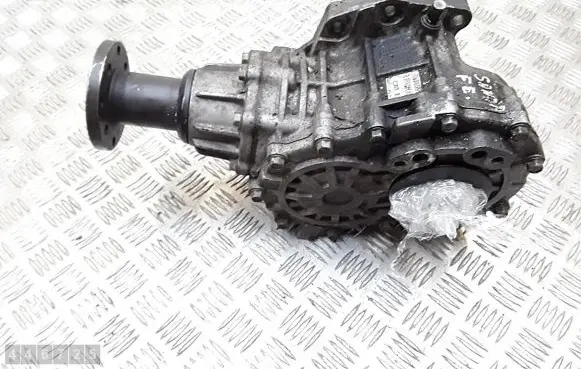 Gearbox transfer box case