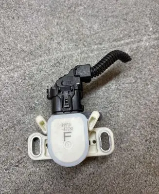 Toyota C-HR I Brake pedal sensor switch 8951047030