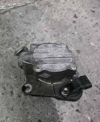 Toyota Corolla E120 E130 Vacuum pump ST553