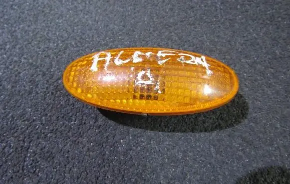 Nissan Almera N16 Front fender indicator light