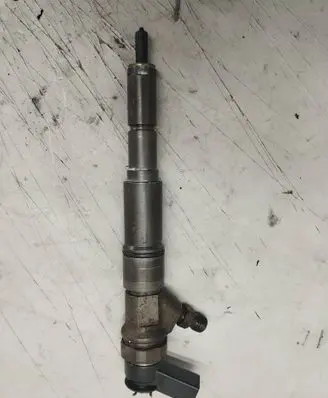 BMW X3 E83 Fuel injector 7793836